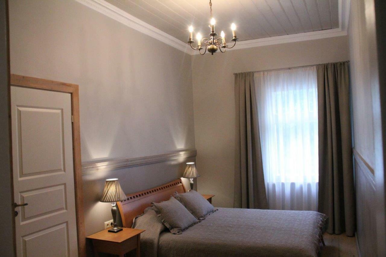 Meke Hotell Mustkalni Eksteriør bilde