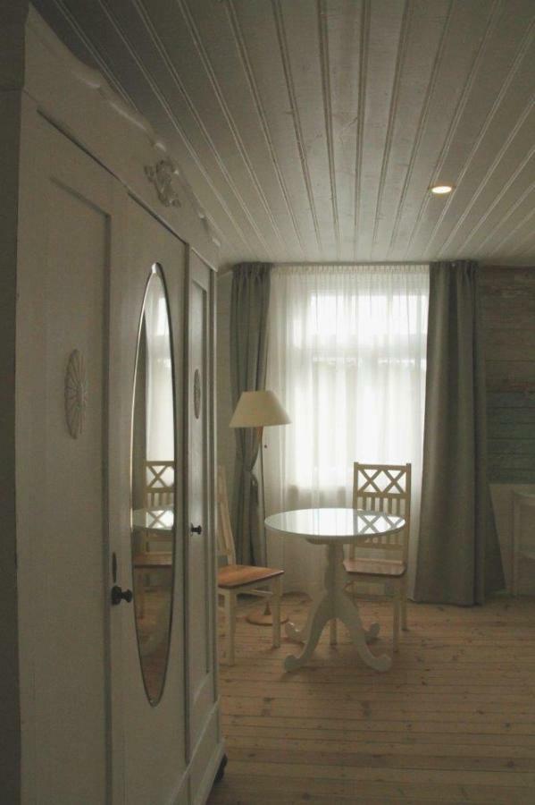 Meke Hotell Mustkalni Eksteriør bilde