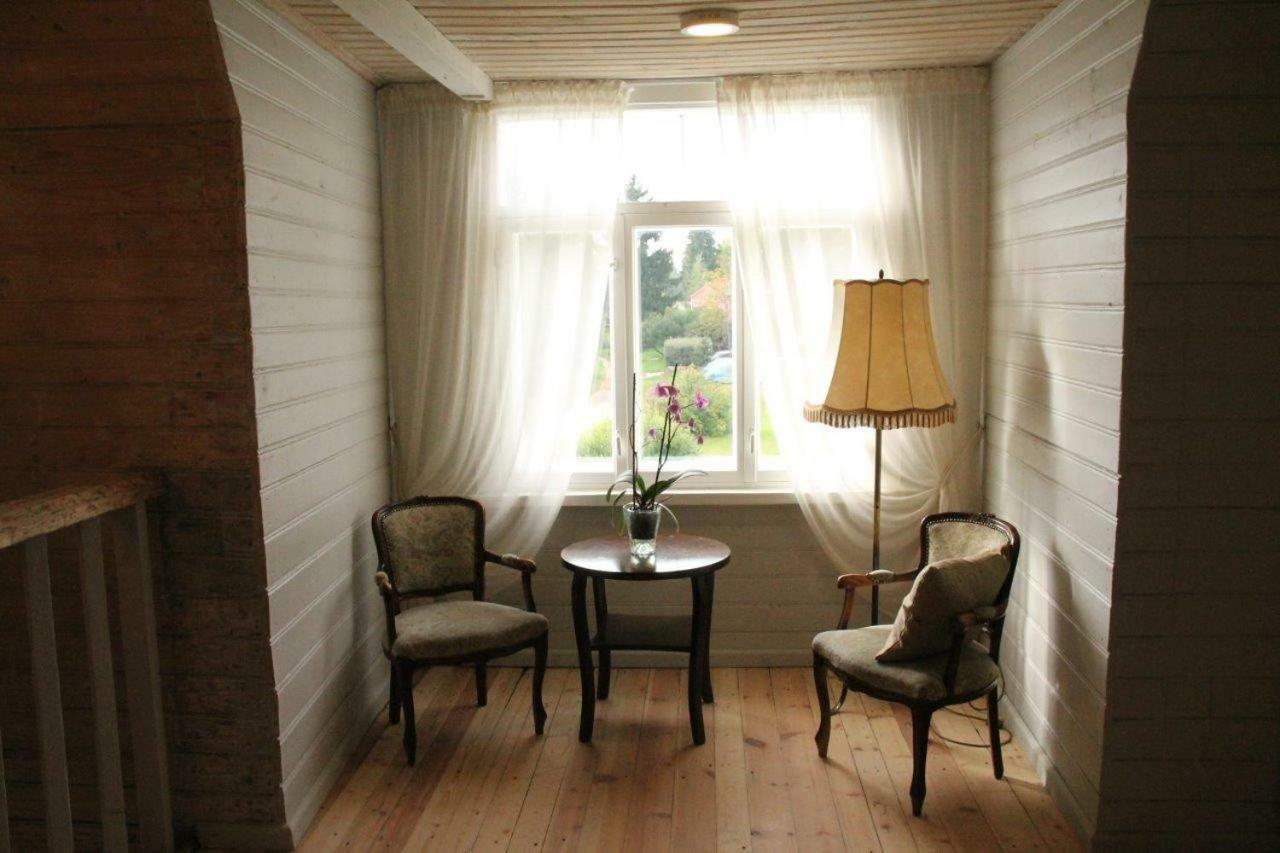 Meke Hotell Mustkalni Eksteriør bilde
