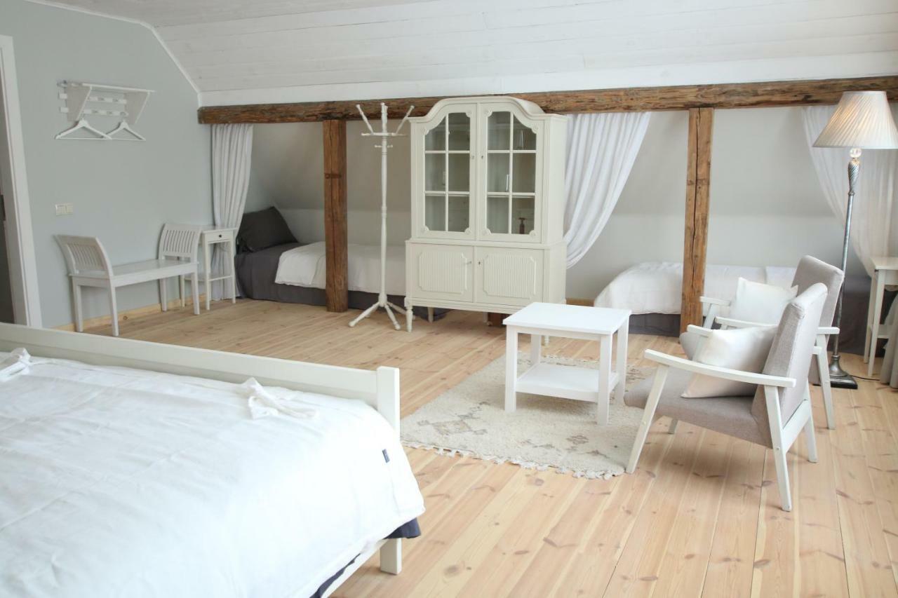 Meke Hotell Mustkalni Eksteriør bilde